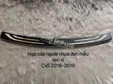 Nẹp cốp ngoài nhựa đen mẫu sọc xi xe MAZDA CX5 2019